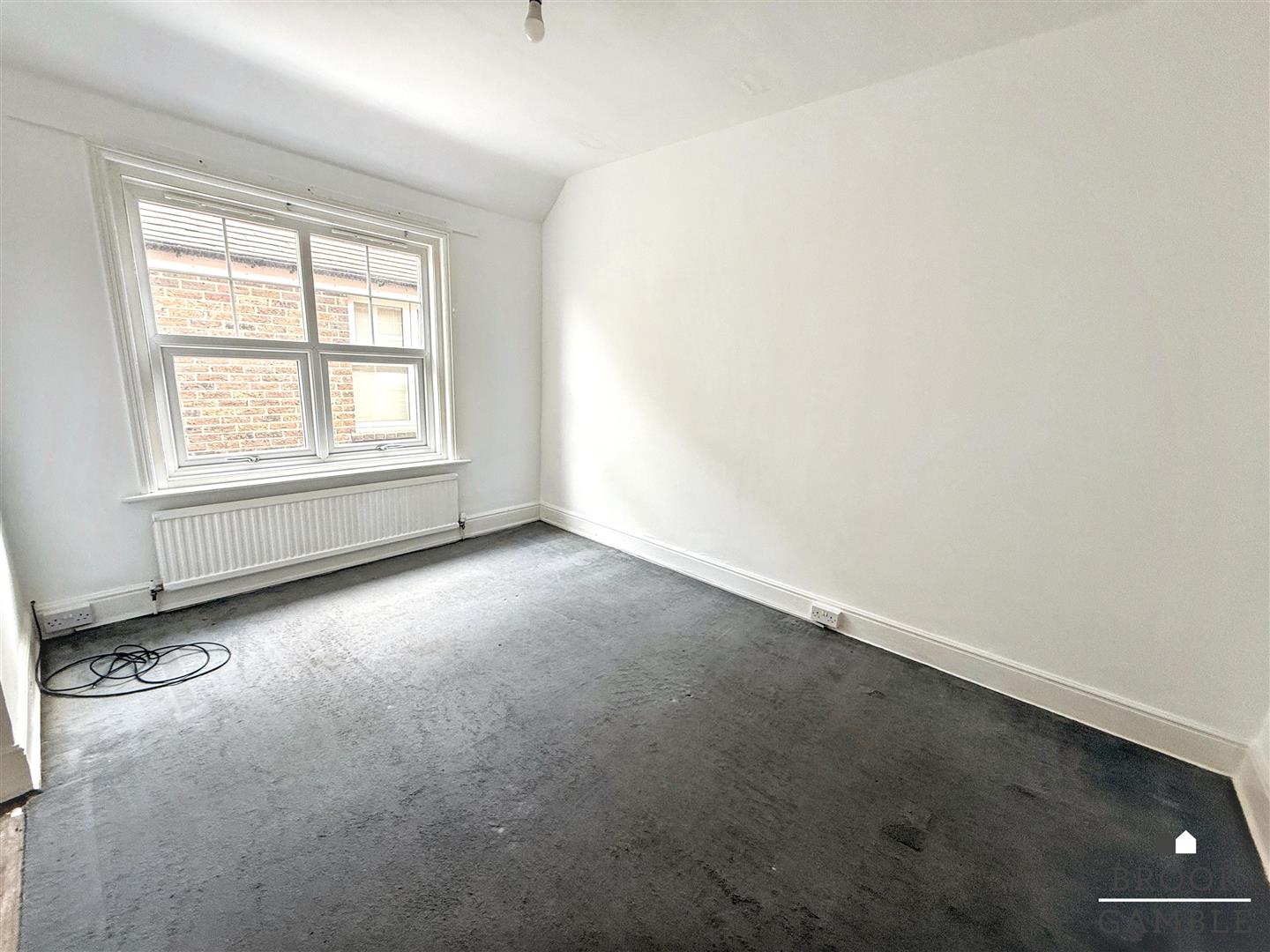 4 Bedroom House. Milton Road in Eastbourne,  18